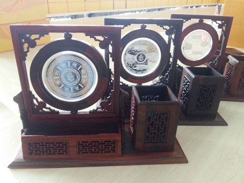 10周年同学聚会纪念品送什么好？