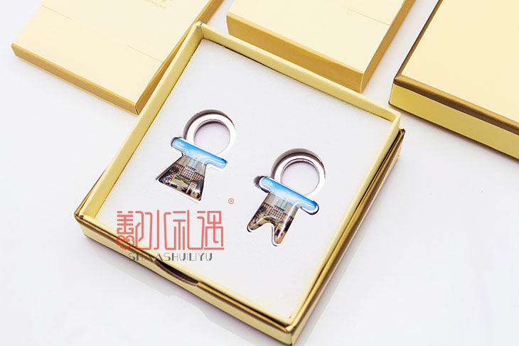 鄯水礼遇为河北工业大学定制精美纪念品