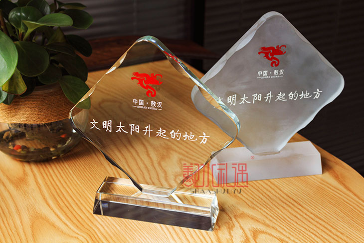 如何定制精美水晶纪念品