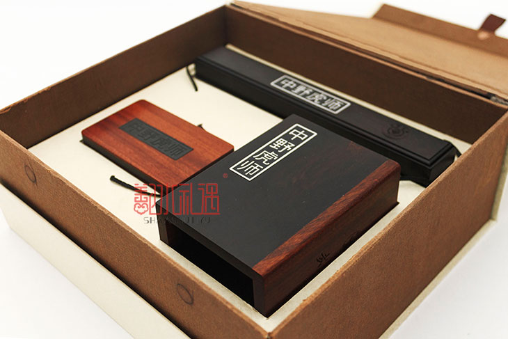 退休纪念品 红木纪念品