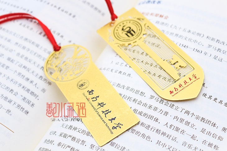 高校选择什么纪念品送给即将报道的新生