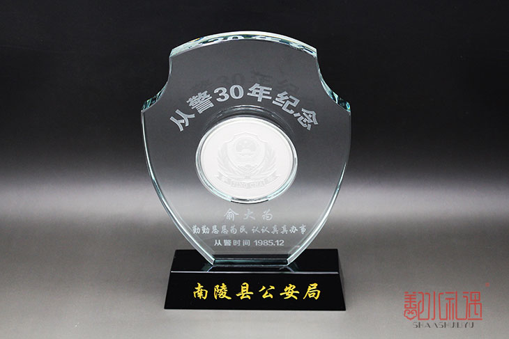 鄯水礼遇专业定制退休纪念品