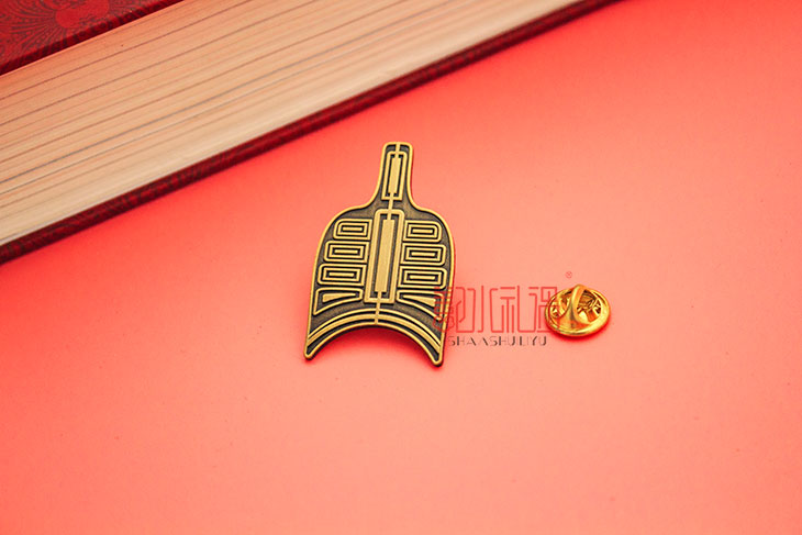 如何定制一款精细的徽章？