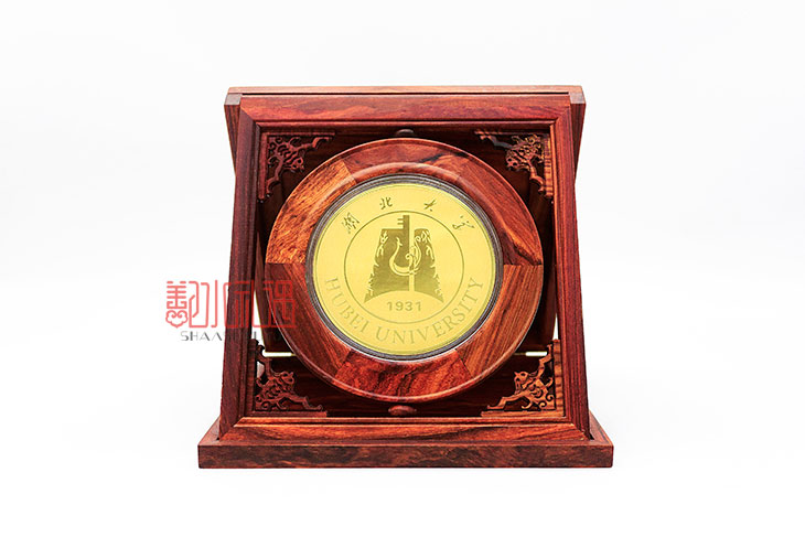 用纪念品记录最美好校园时光