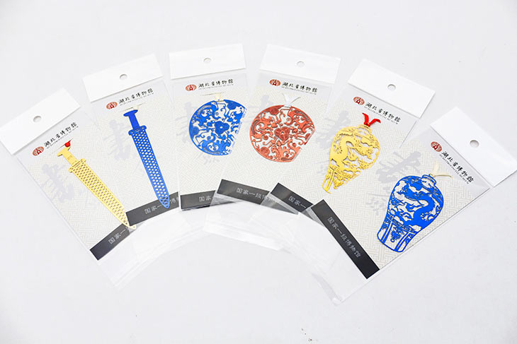 鄯水礼遇讲解金属书签制作工艺