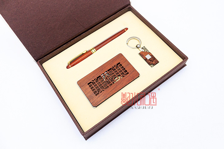 红木纪念品一直受企业定制喜爱