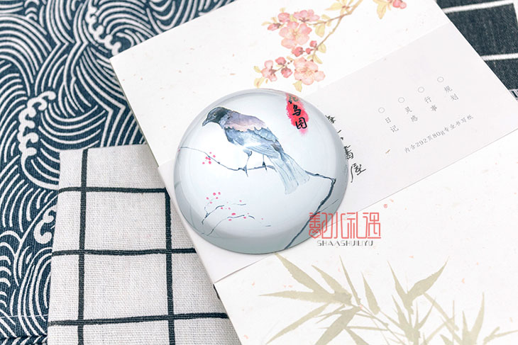 鄯水礼遇为湖北省博物馆打造水晶纸镇