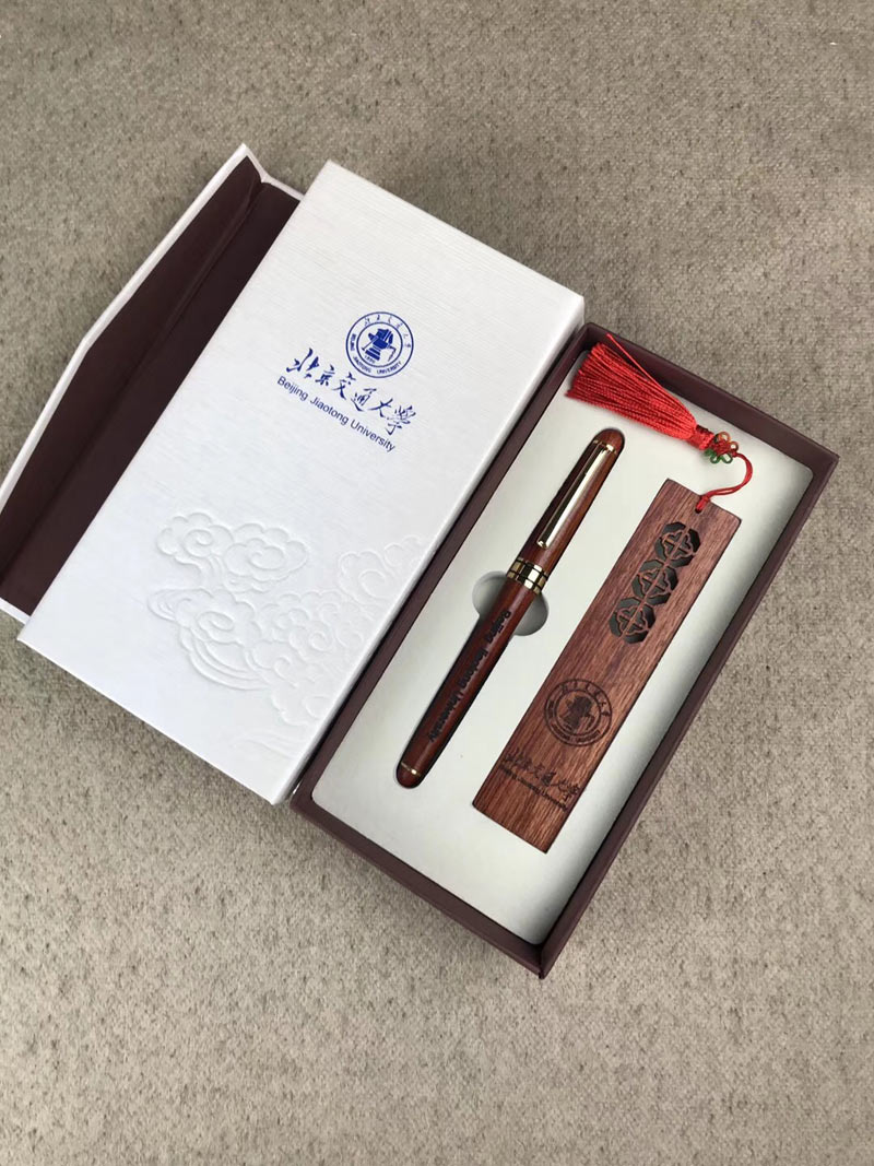 鄯水礼遇教你如何正确辨别真假红木？