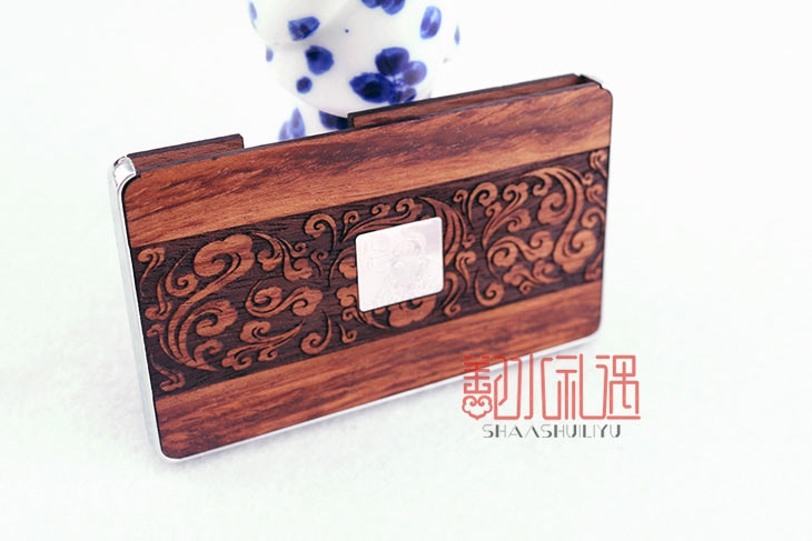 多功能红木名片盒，为你倾心而来。