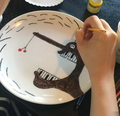 大学生毕业季创绘“青春纪念盘”记录校园风情